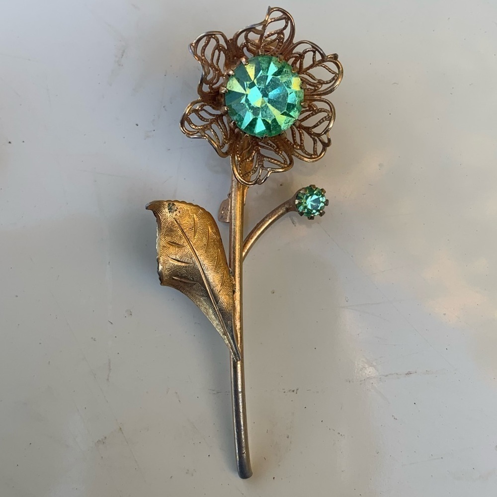 Vintage Estate Jewelry Goldtone Flower Brooch Green Stone Sweater Pin